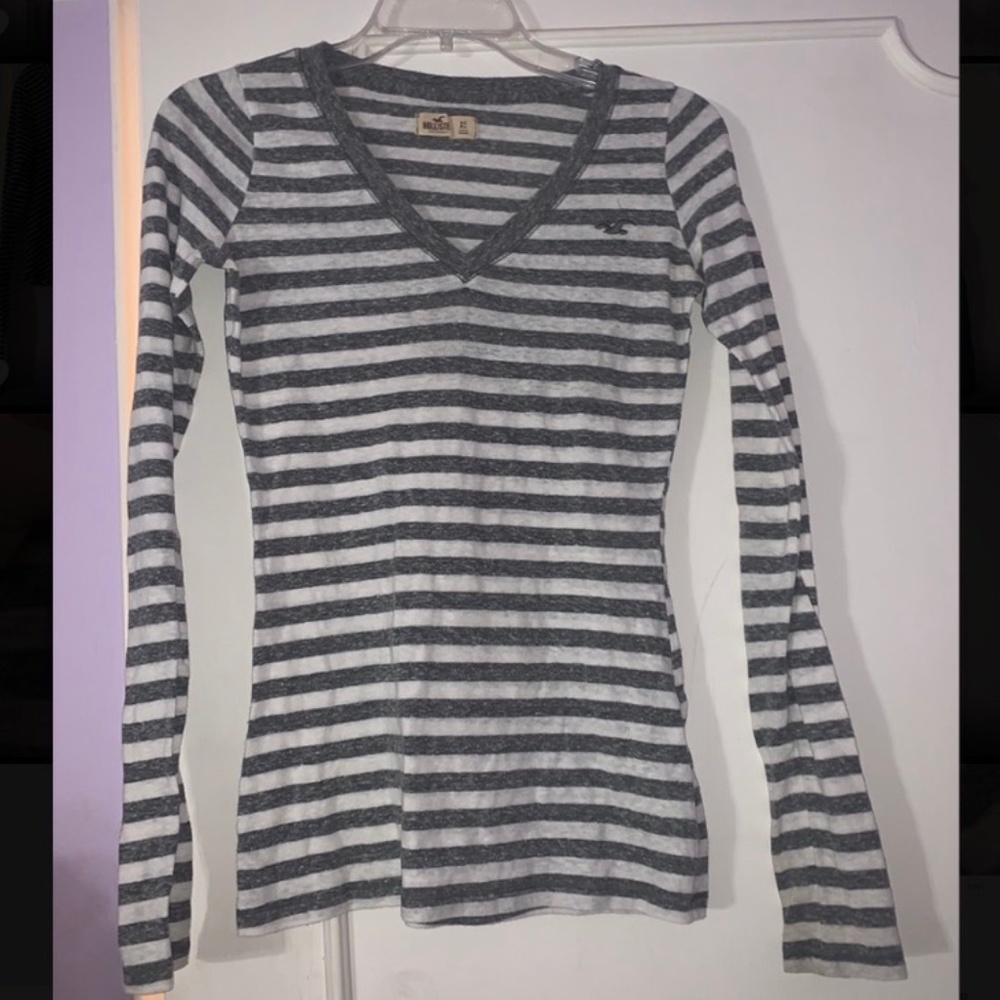 HOLLISTER Gray/White Striped Long Sleeve V-Neck